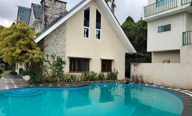 Dijual Segera Villa 2 Lantai di Wisma Coolibah Cimacan