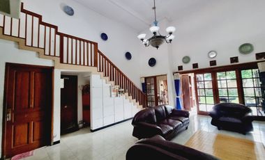 Rumah luas tengah kota Laweyan solo dijual cepat