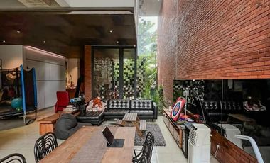 Rumah Industrialis Lokasi Strategis Bonus Furnish dkt Bintaro