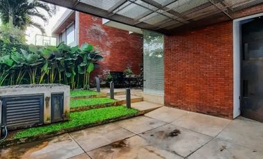 Rumah Industrialis Lokasi Strategis Bonus Furnish dkt Bintaro