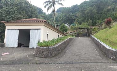 Villa Mewah Asri di Megamendung 3 kilo dari jalan raya Puncak