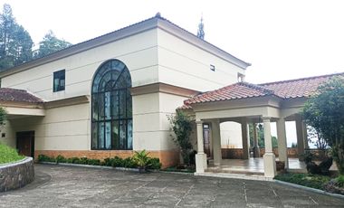 Villa Mewah Asri di Megamendung 3 kilo dari jalan raya Puncak