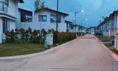 Disewakan rumah baru 2 lt  hook free IPL Cendana Cove Lippo Karawaci