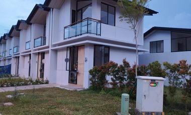 Disewakan rumah baru 2 lt  hook free IPL Cendana Cove Lippo Karawaci