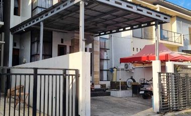 Rumah bagus 2 lantai di seturan dekat banyak kampus