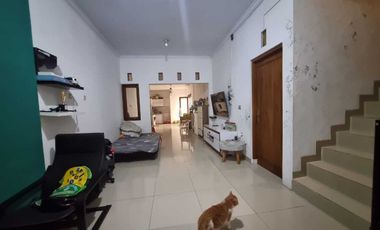 Rumah bagus 2 lantai di seturan dekat banyak kampus