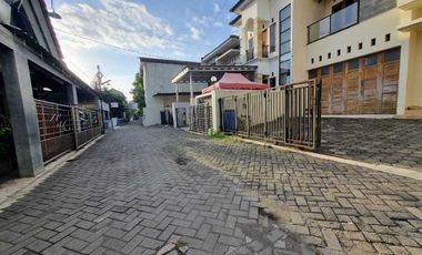 Rumah bagus 2 lantai di seturan dekat banyak kampus