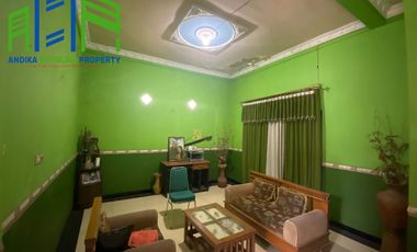 Rumah dan tempat usaha dekat alun alun utara Boyolali