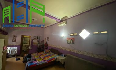 Rumah dan tempat usaha dekat alun alun utara Boyolali