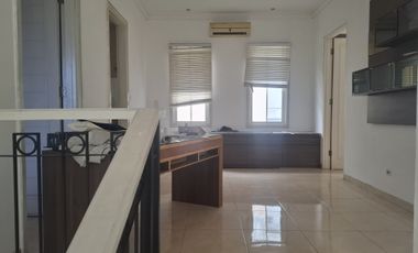 Disewakan Rumah 3 Lantai Furnish di Sutera Onyx, Alam Sutera Tangerang