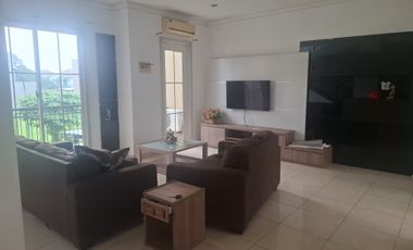 Disewakan Rumah 3 Lantai Furnish di Sutera Onyx, Alam Sutera Tangerang