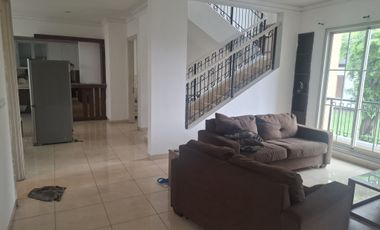 Disewakan Rumah 3 Lantai Furnish di Sutera Onyx, Alam Sutera Tangerang