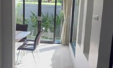 Rumah di area Gatot  Subroto barat view sawah dan ada Pool nya