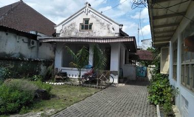 Dijual Cepat Rumah Lama Tanah Luas Samping Polres Madiun Cocok Usaha