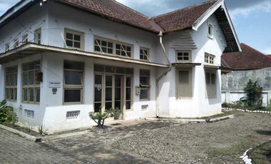 Dijual Cepat Rumah Lama Tanah Luas Samping Polres Madiun Cocok Usaha