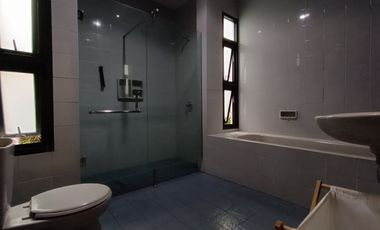 Dijual Rumah Mewah 2 Lantai Tengah Kota Siap Huni di Gajahan, Solo