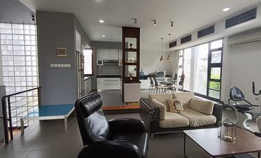 Dijual Rumah Mewah 2 Lantai Tengah Kota Siap Huni di Gajahan, Solo