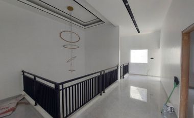 Rumah Mewah Cantik Siap Huni di Fajar Indah Solo