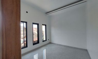 Rumah Mewah Cantik Siap Huni di Fajar Indah Solo