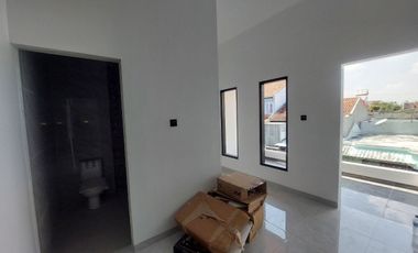 Rumah Mewah Cantik Siap Huni di Fajar Indah Solo