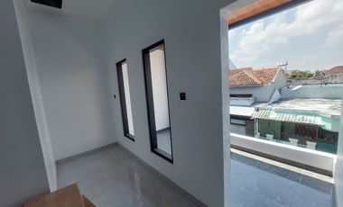 Rumah Mewah Cantik Siap Huni di Fajar Indah Solo
