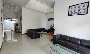 Rumah 2 Lantai, Baru Full Renov, Strategis, Mojoarum, Surabaya