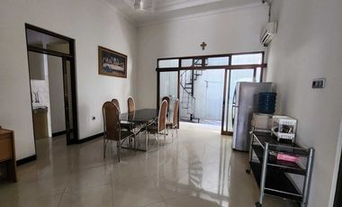 Rumah 2 Lantai, Baru Full Renov, Strategis, Mojoarum, Surabaya
