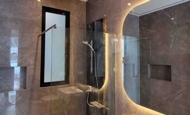 New Tropical House with Waterfall Manyar Kertoadi hook 2lt