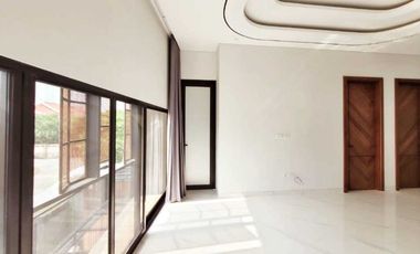 New Tropical House with Waterfall Manyar Kertoadi hook 2lt