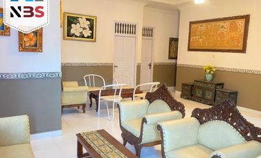 DISEWAKAN RUMAH 2 LANTAI LOKASI STRATEGIS SESETAN DENPASAR SELATAN BALI