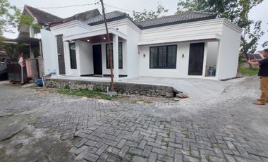 Rumah Baru Cantik Kekinan Perumahan di Palur Ngringo Jaten  Dekat UNS