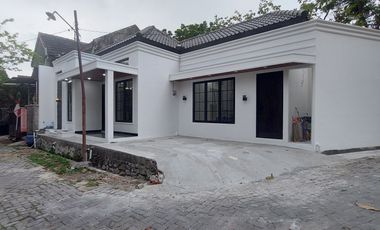 Rumah Baru Cantik Kekinan Perumahan di Palur Ngringo Jaten  Dekat UNS
