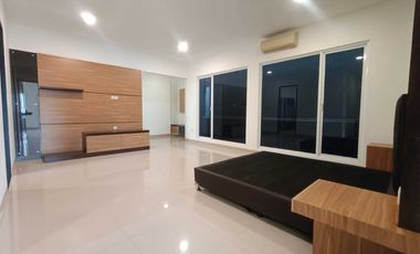 Rumah Mewah Semi Furnshed 3 Lantai Sutera