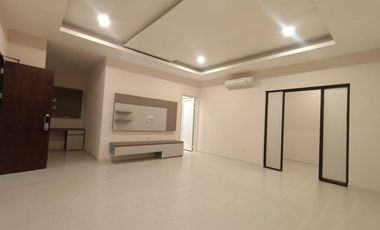 Rumah Mewah Semi Furnshed 3 Lantai Sutera