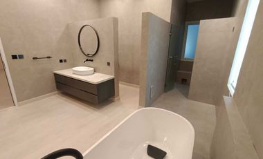 Rumah Mewah Semi Furnshed 3 Lantai Sutera