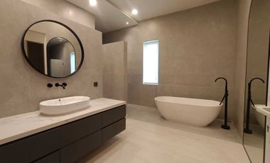 Rumah Mewah Semi Furnshed 3 Lantai Sutera