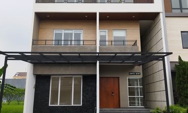Rumah Mewah Semi Furnshed 3 Lantai Sutera