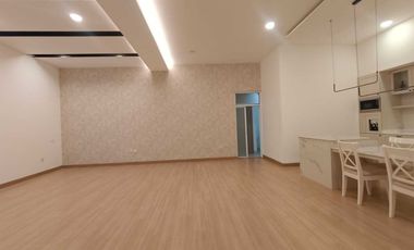 Rumah Mewah Semi Furnshed 3 Lantai Sutera