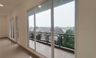 Rumah Mewah Semi Furnshed 3 Lantai Sutera
