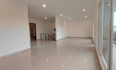 Rumah Mewah Semi Furnshed 3 Lantai Sutera