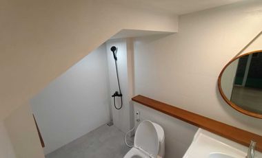 Rumah Mewah Semi Furnshed 3 Lantai Sutera