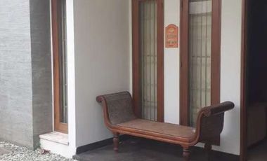 Sewa rumah siap huni furnish Jl. Benda Gandaria Kebayoran baru Jaksel