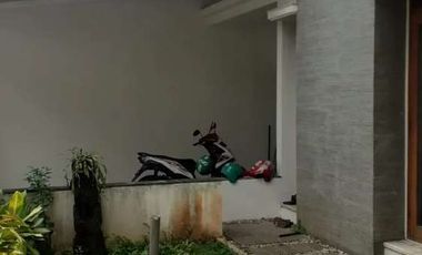 Sewa rumah siap huni furnish Jl. Benda Gandaria Kebayoran baru Jaksel