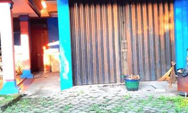 Rumah pajang laweyan luas dijual cepat jalan lebar aspal simpangan