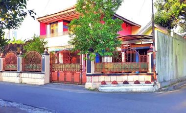 Rumah pajang laweyan luas dijual cepat jalan lebar aspal simpangan