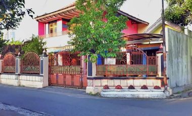 Rumah pajang laweyan luas dijual cepat jalan lebar aspal simpangan