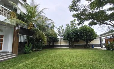 Rumah mewah furnish ada kolam renang pinggir jalan akses tol n bandara