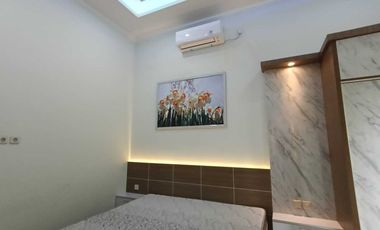 Rumah mewah furnish ada kolam renang pinggir jalan akses tol n bandara