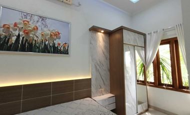 Rumah mewah furnish ada kolam renang pinggir jalan akses tol n bandara