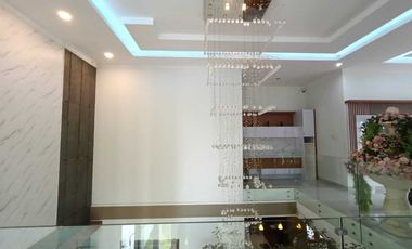 Rumah mewah furnish ada kolam renang pinggir jalan akses tol n bandara